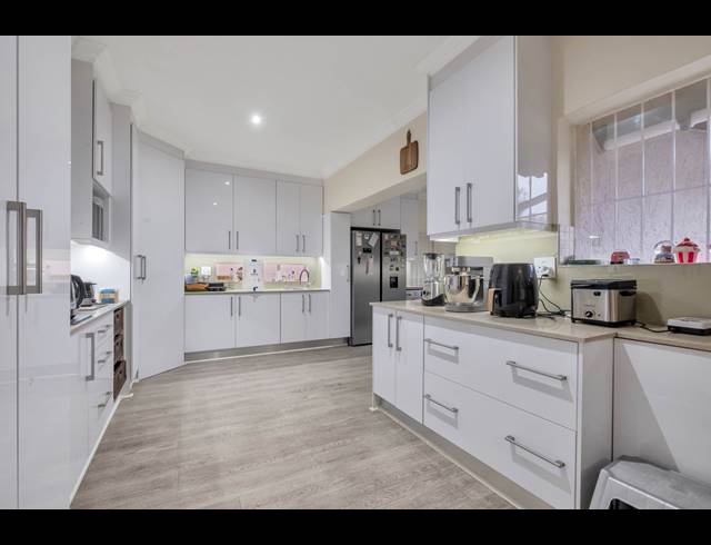 4 BEDROOM HOUSE FOR SALE IN EMMARENTIA